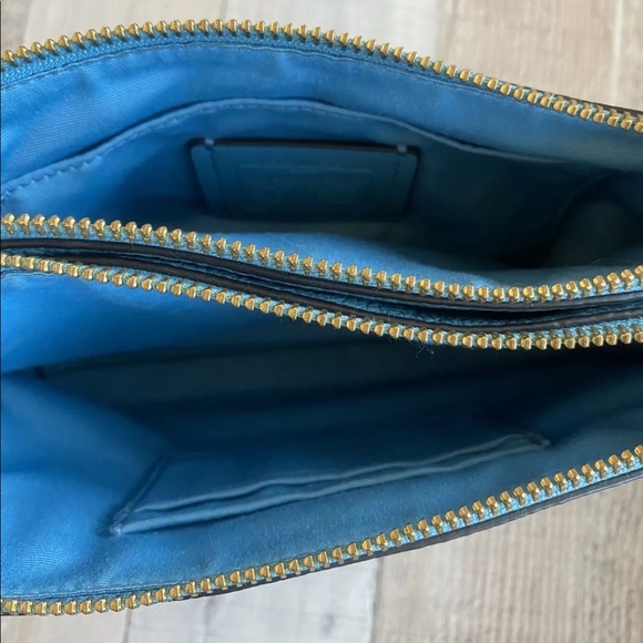 Coach Lyla - Picture 6 of 8